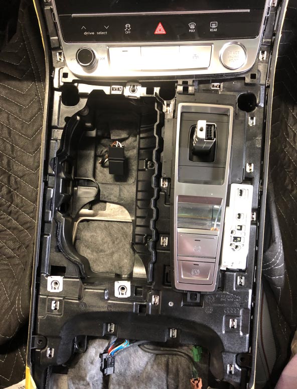 Audi A8 E2FIT DVD 取付マニュアル 説明書