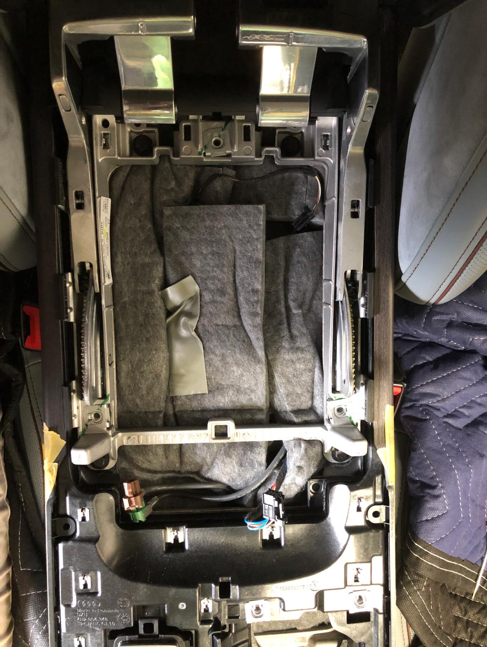 Audi A8 E2FIT DVD 取付マニュアル 説明書