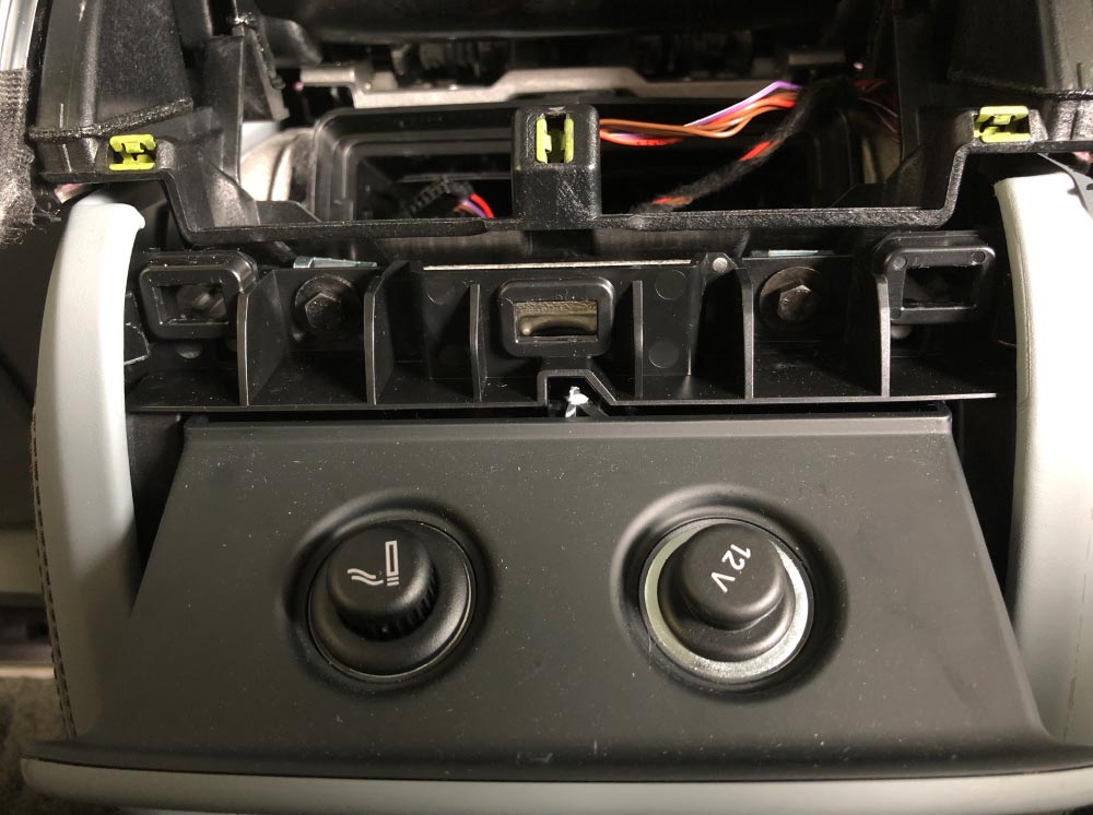 Audi A8 E2FIT DVD 取付マニュアル 説明書