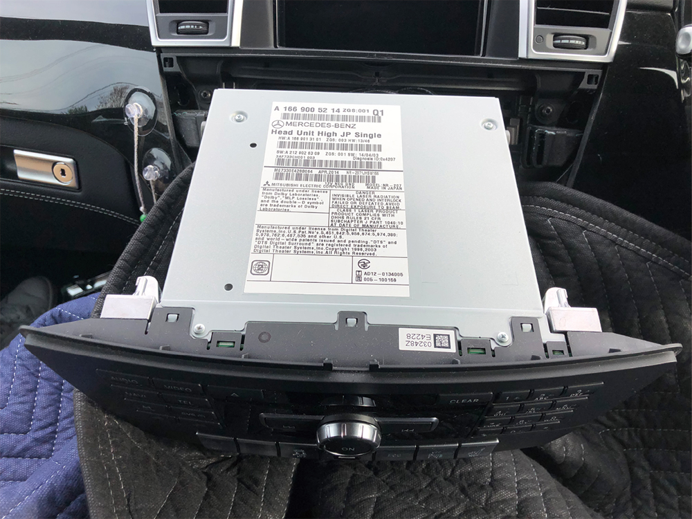 ベンツ H/W テレビキャンセラー E2TV GLEクラス W166 / GLEクラスクーペ C292 / MLクラス W166メインユニット取り外しマニュアル 説明書